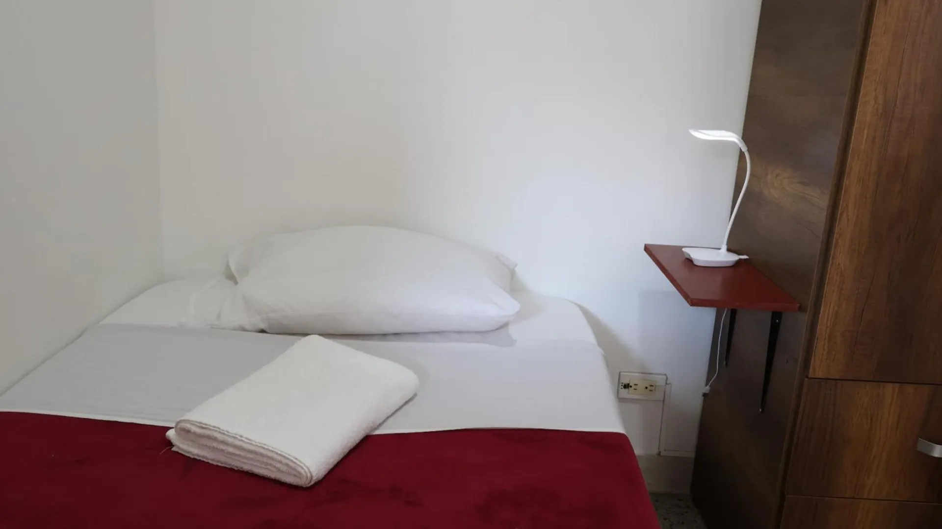Living Poblado Manila 301 G Hab Doble Con Bano Διαμέρισμα Μεντεγίν 0*,