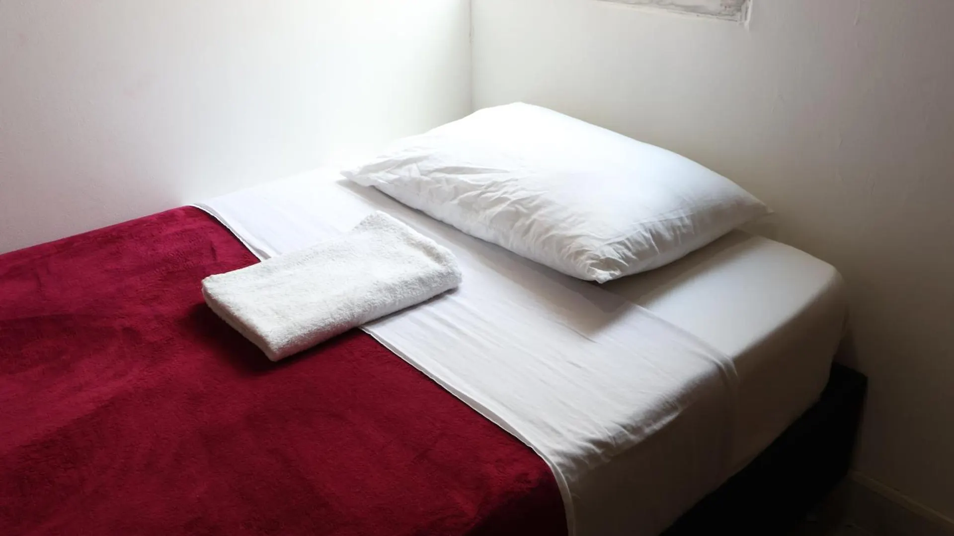 Living Poblado Manila 301 G Hab Doble Con Bano Διαμέρισμα Μεντεγίν Δωμάτια σε οικογενειακή κατοικία