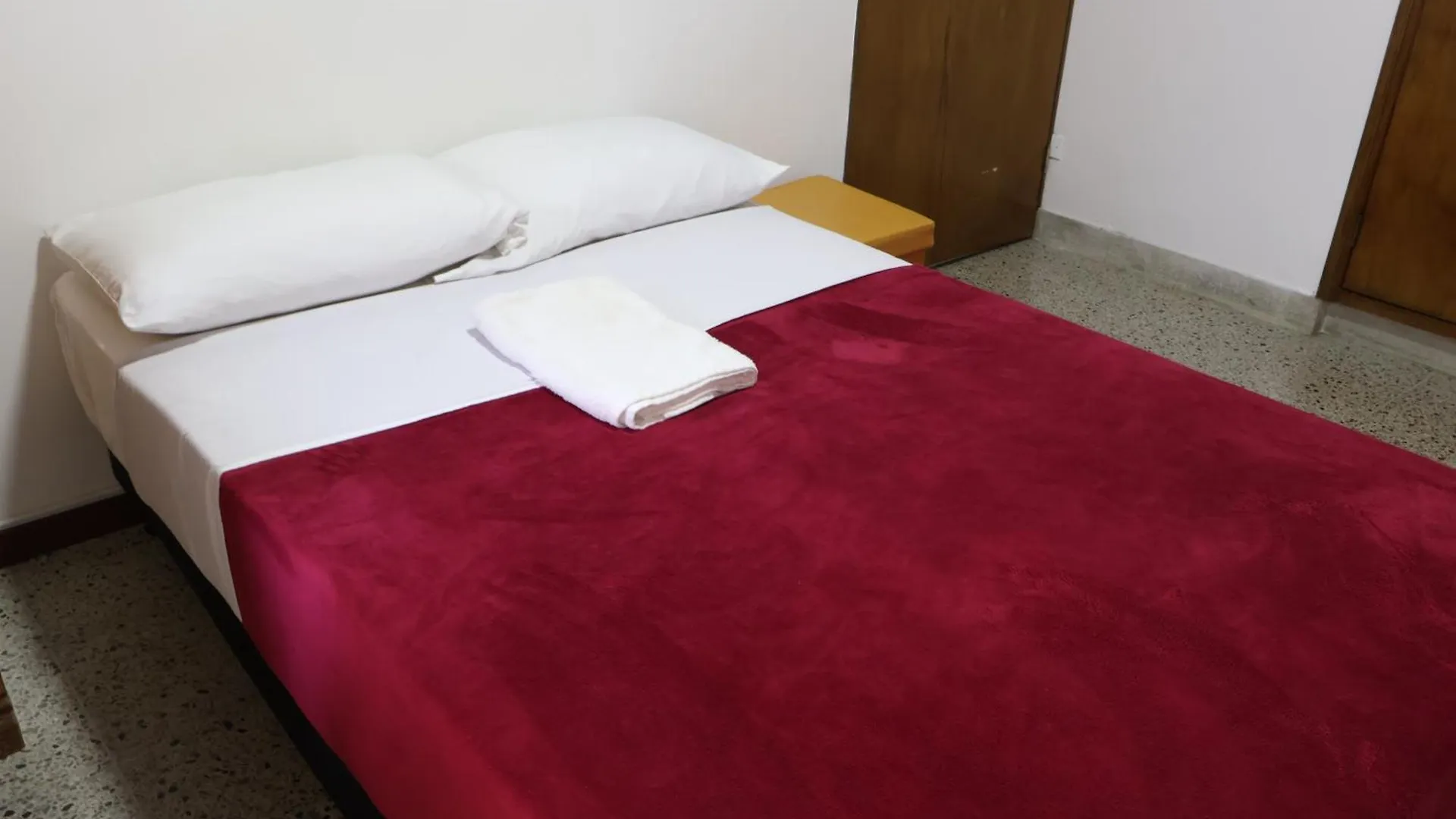Living Poblado Manila 301 G Hab Doble Con Bano Διαμέρισμα Μεντεγίν Δωμάτια σε οικογενειακή κατοικία
