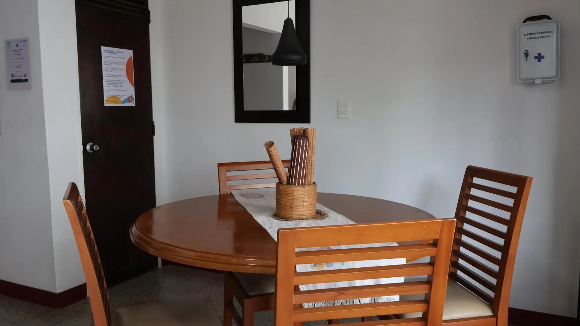 Δωμάτια σε οικογενειακή κατοικία Living Poblado Manila 301 G Hab Doble Con Bano Διαμέρισμα Μεντεγίν Κολομβία