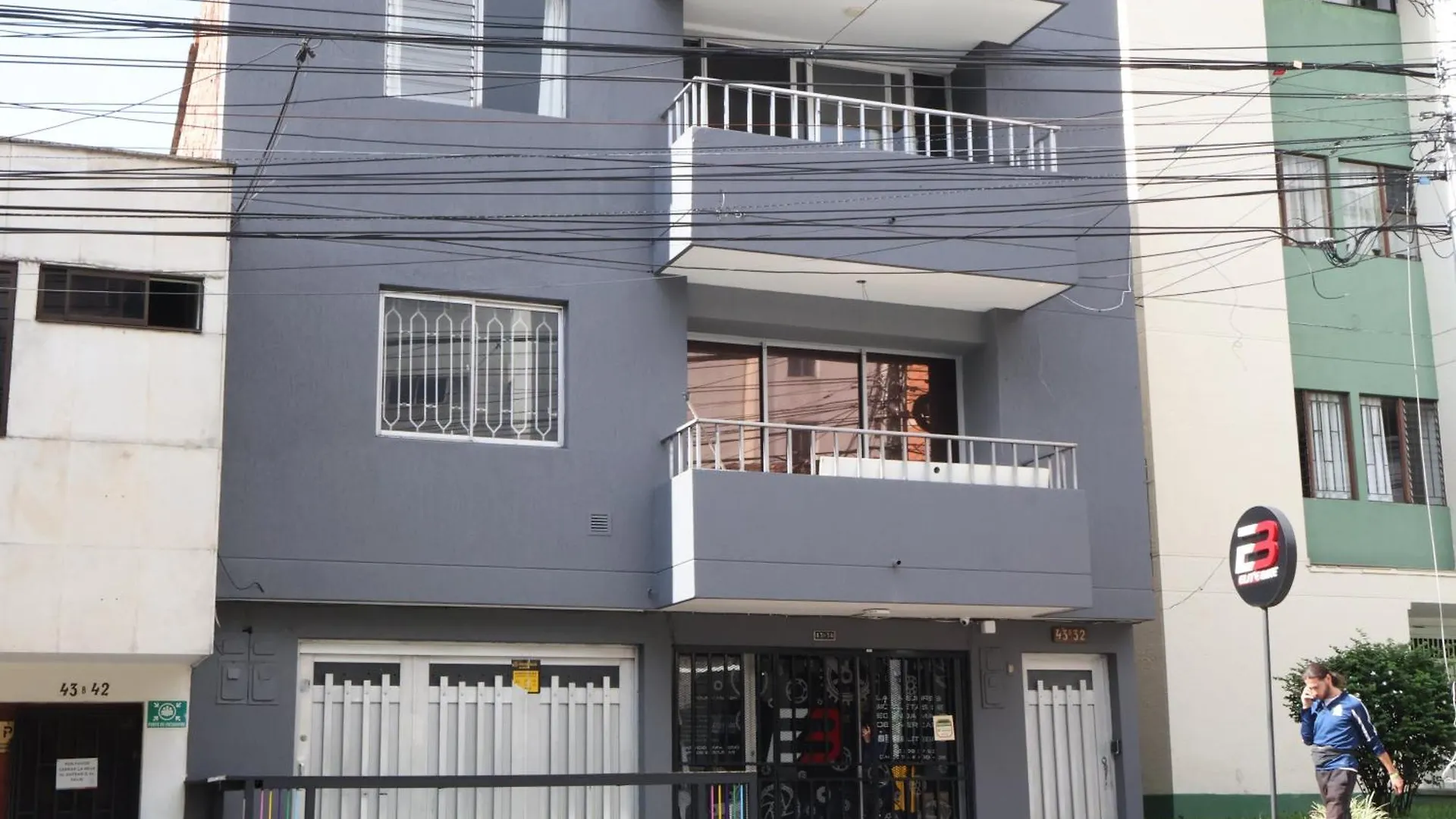 Επικοινωνία με το Living Poblado Manila 301 G Hab Doble Con Bano